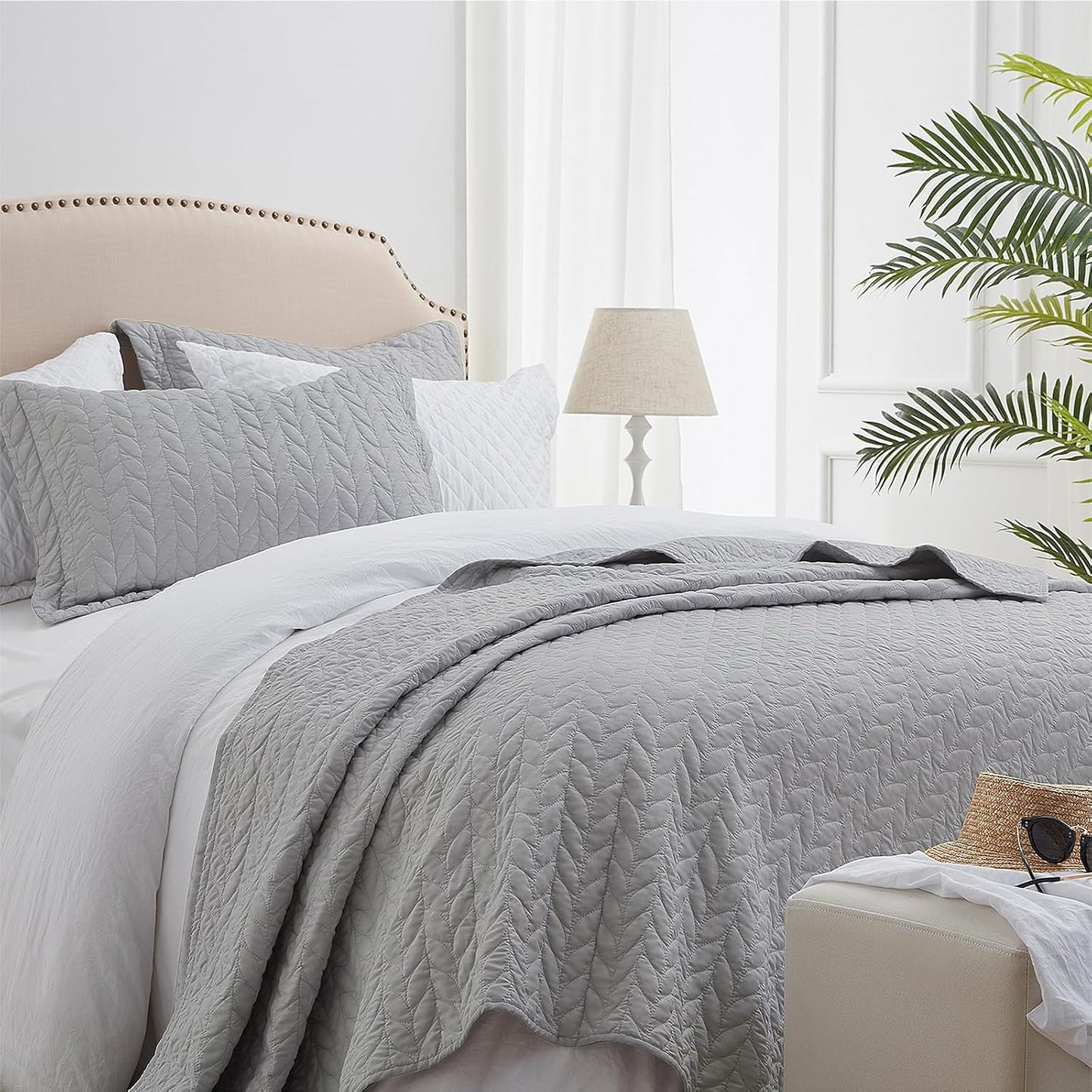 Queen Quilt Bedding Set, Lightweight Comforter Bedspreads Coverlets, Full Queen Size Quilt, Luxury Durable Quilted Stitching Bed Cover with 2 Shams All Season 3Pcs, Light Grey
